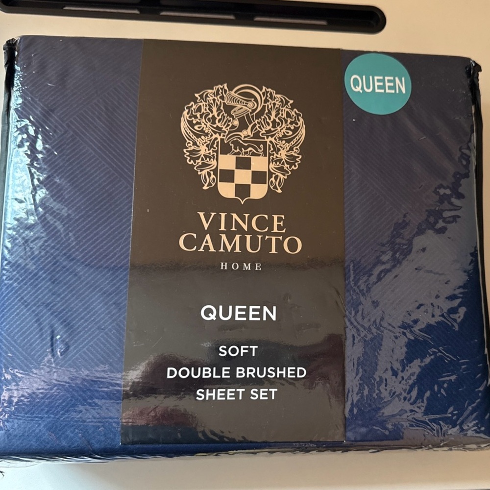 Vince Camuto Double Brushed Extra Softness DARK BLUE Queen 4 pc Sheet Set NEW